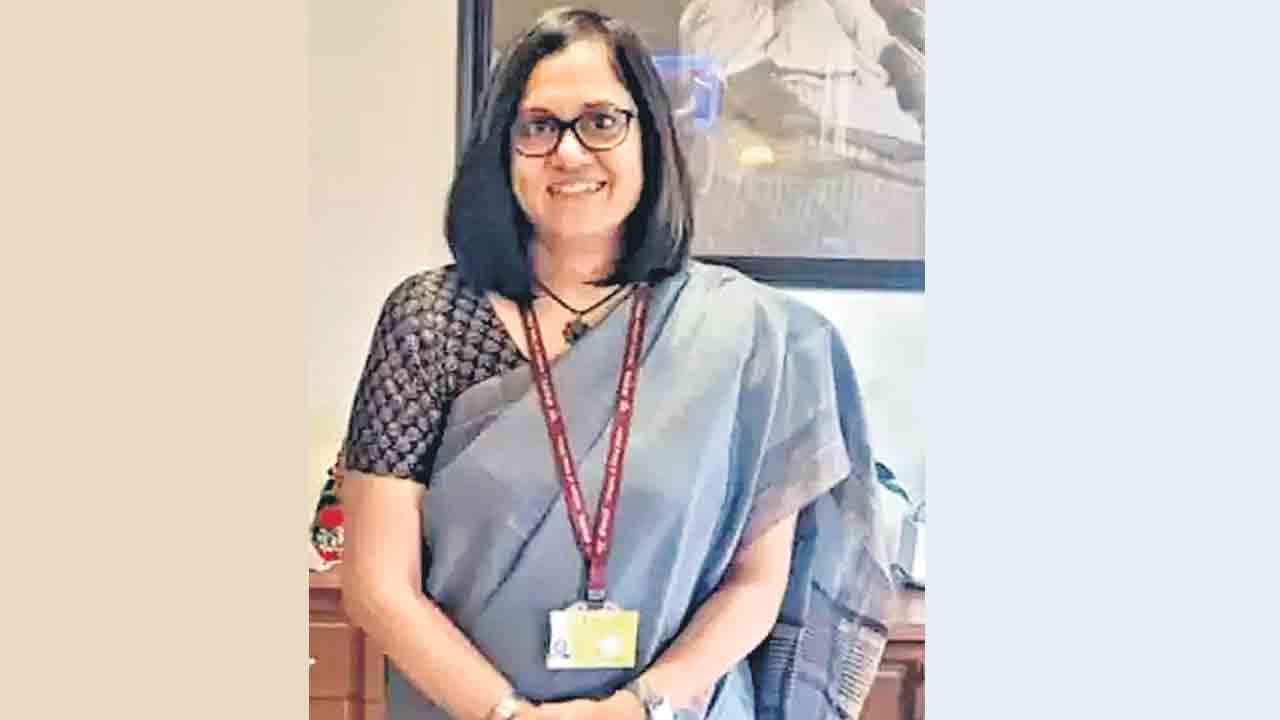 రైల్వే బోర్డు తొలి మహిళా చైర్‌పర్సన్‌గా జయ