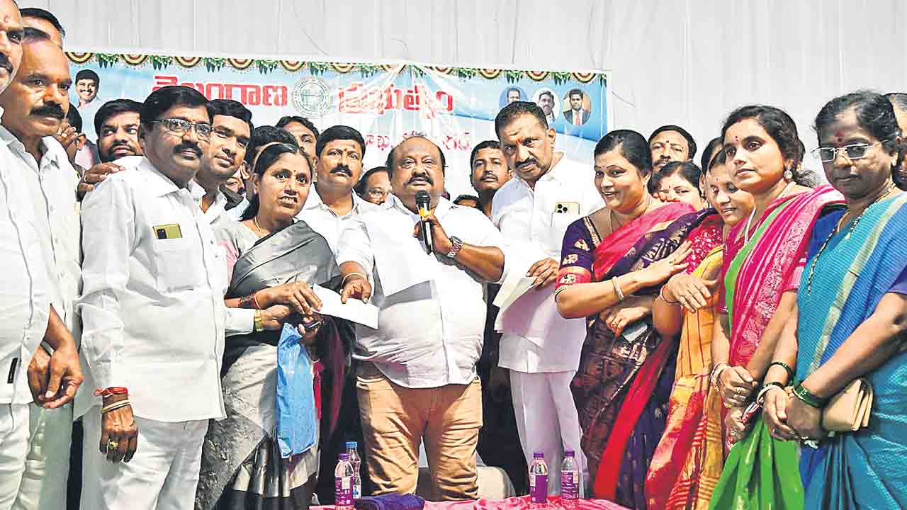 విపక్షాలను నమ్మితే అధోగతే