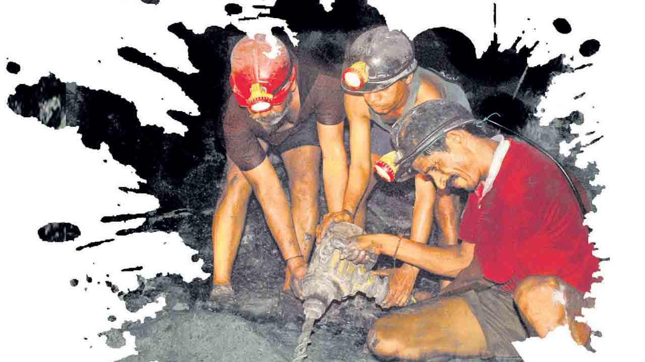 సింగరేణి కార్మికులకు దసరా కానుక