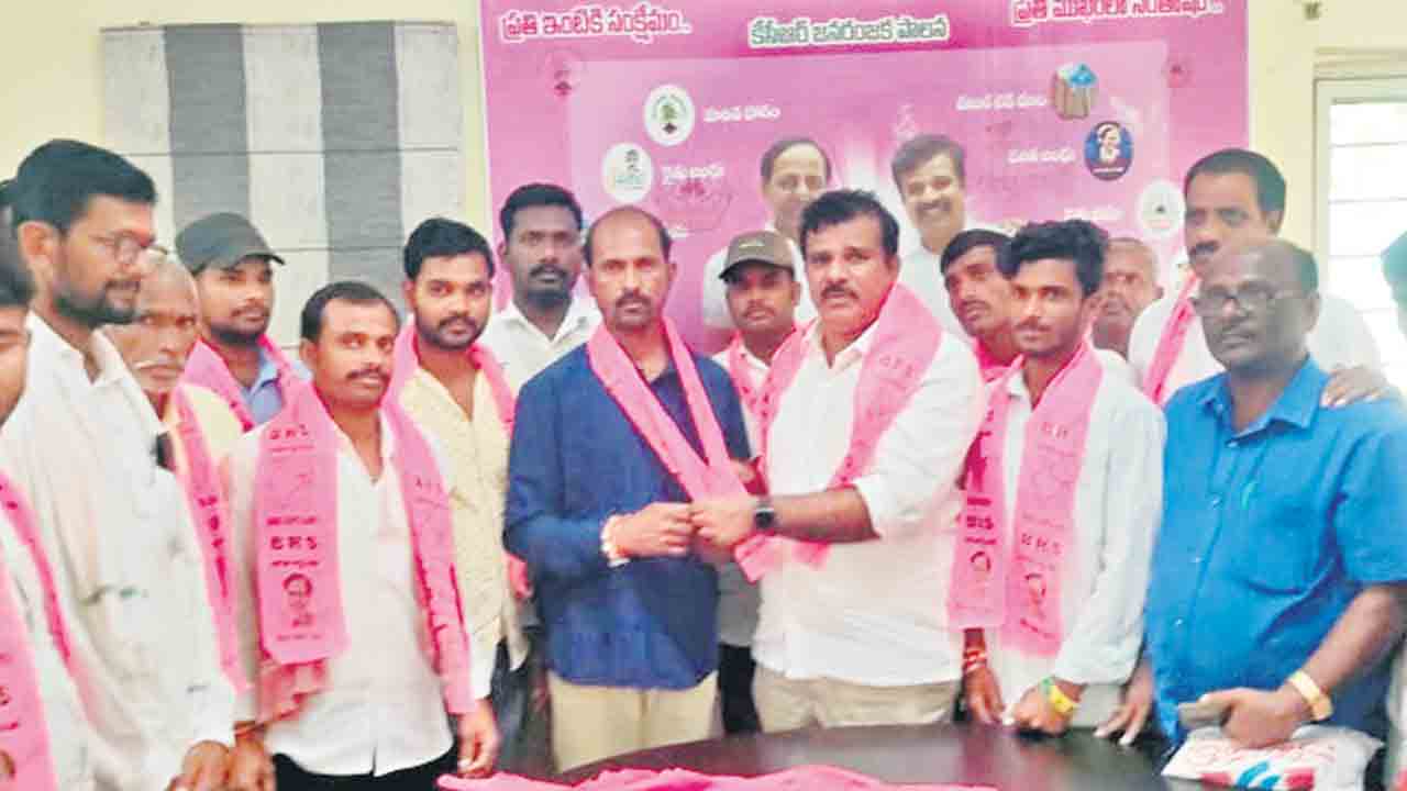 చేరికల జోరు