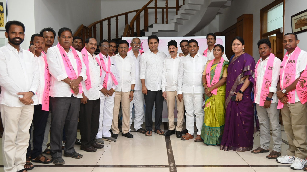 Minister KTR | భద్రాచలంలో కాంగ్రెస్ పార్టీకి భారీ షాక్.. మంత్రి కేటీఆర్ సమక్షంలో గులాబీ గూటికి కాంగ్రెస్ నేతలు