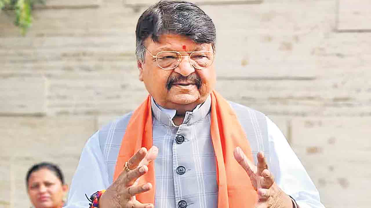 Kailash Vijayvargiya |  ఓట్ల కోసం చేతులు జోడించి ప్రజలను వేడుకోవాలా?: బీజేపీ నేత కైలాస్‌ విజయవర్గీయ