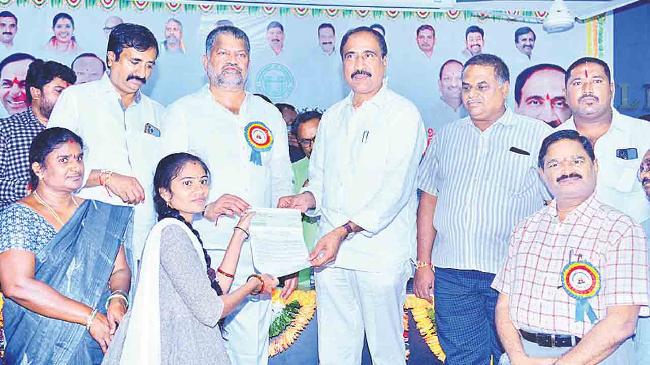 వెలుగులు నింపేందుకే ‘బీసీబంధు’