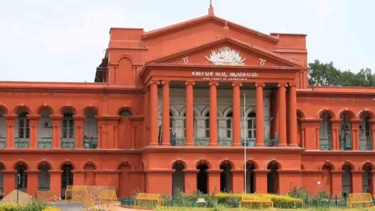 Age Limit On Social Media | సోషల్‌ మీడియా వినియోగంపై వయోపరిమితిని విధించాలి : కేంద్రానికి సూచించిన కర్ణాటక హైకోర్టు