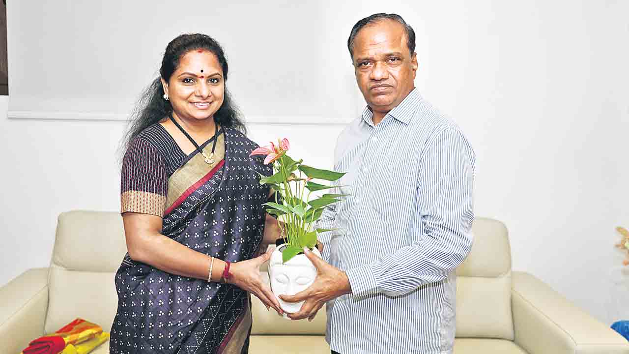 ఎమ్మెల్సీ కవిత పోరాటానికి తలొగ్గిన కేంద్రం