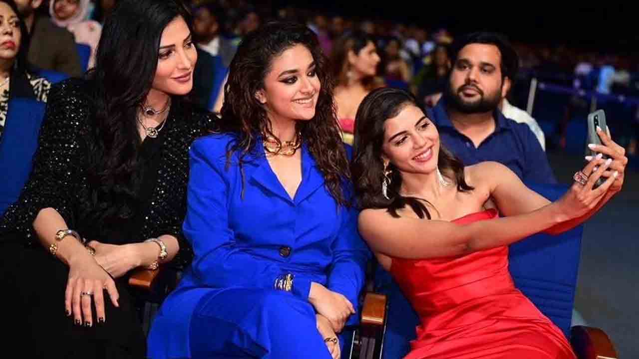 Keerthy Suresh | కీర్తిసురేశ్‌తో ఇద్దరు హీరోయిన్ల సెల్ఫీ.. ట్రెండింగ్‌లో స్టిల్స్‌