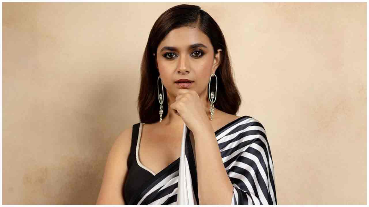 Keerthy Suresh | బ్లాక్ అండ్ వైట్ చీరలో మురిపిస్తున్న కీర్తి సురేష్..