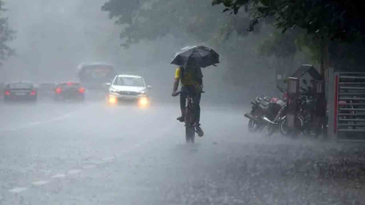 Rains | బంగాళాఖాతంలో ఉపరితల ఆవర్తనం..ఏపీ, తెలంగాణ రాష్ట్రాల్లో వర్షాలు