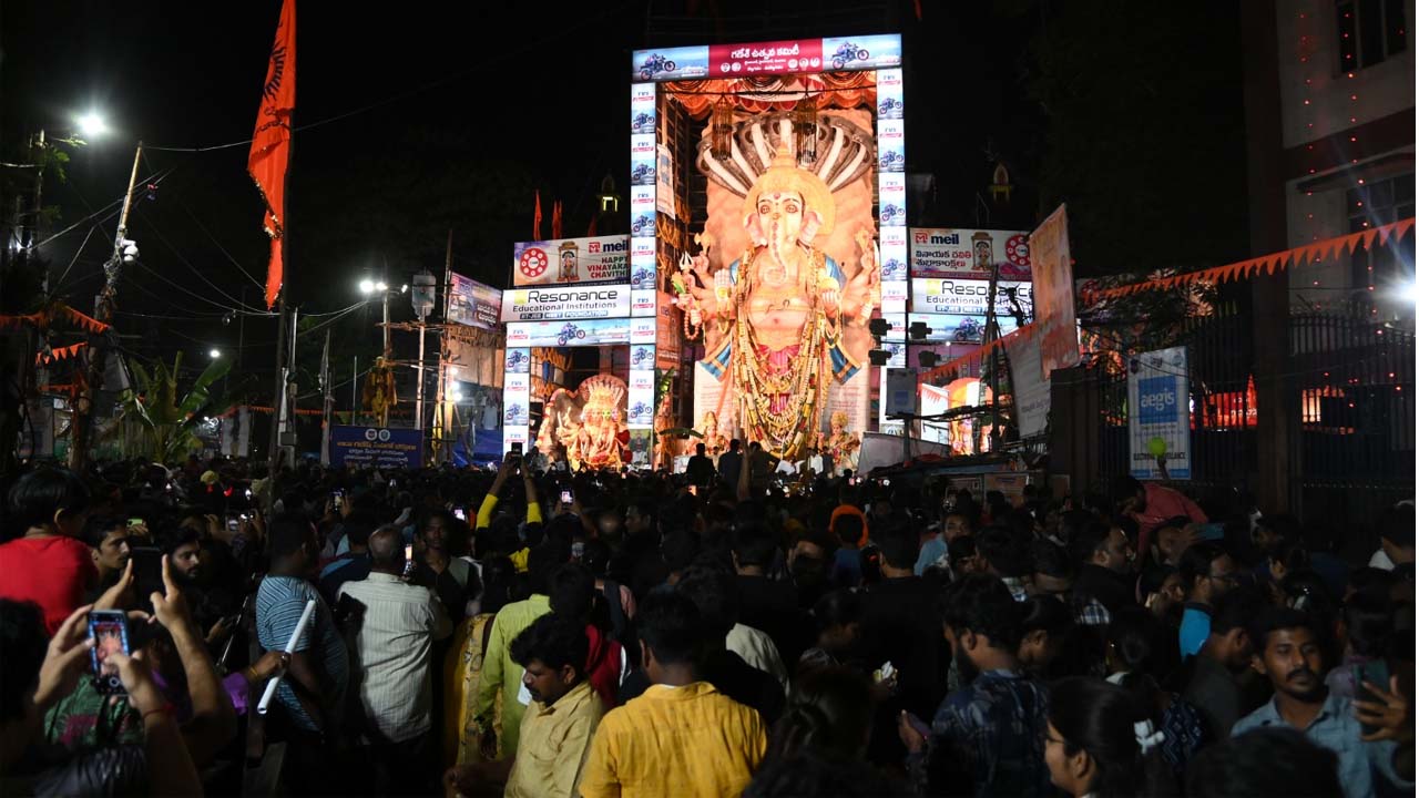 Khairatabad | ఖైరతాబాద్‌ దశ మహాగణపతి దర్శనానికి పోటెత్తిన భక్తులు