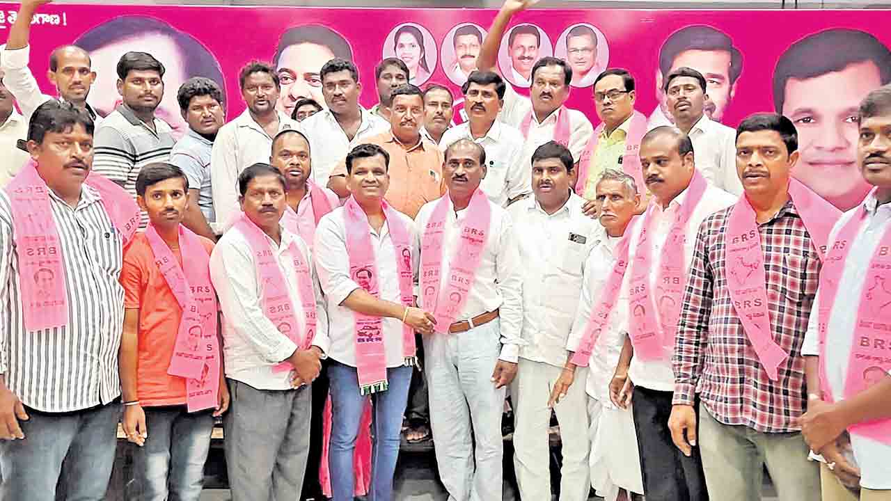 బీఆర్‌ఎస్‌లో భారీగా చేరికలు