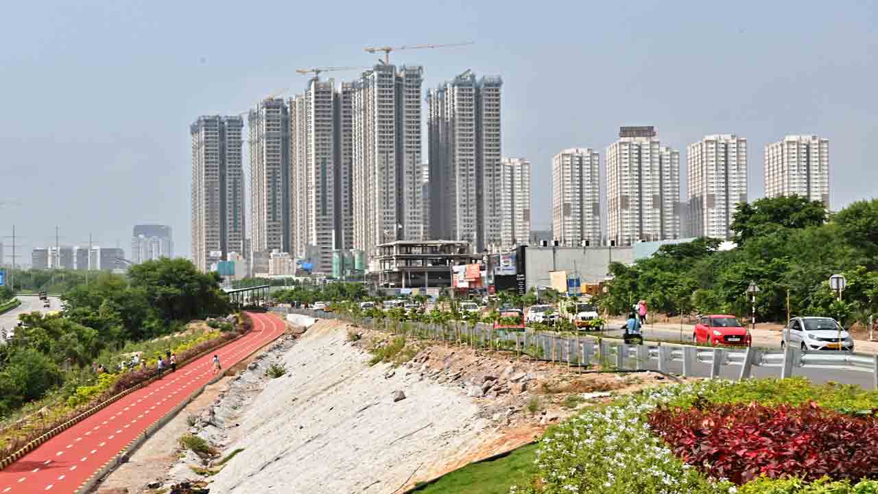 Hyderabad |  ఎల్లలు లేకుండా విస్తరిస్తున్న హైదరాబాద్‌.. పెట్టుబడులు పెట్టేందుకు క్యూ కడుతున్న దేశ, విదేశీ కంపెనీలు