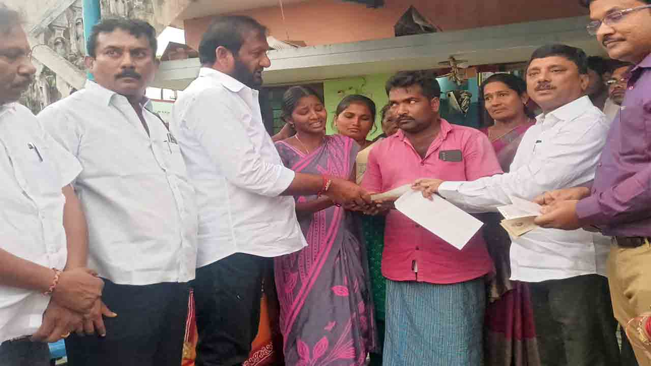 Ex-gratia | చిరుత దాడిలో మృతిచెందిన లక్షిత కుటుంబానికి రూ.10 లక్షల ఎక్స్‌గ్రేషియా చెల్లింపు