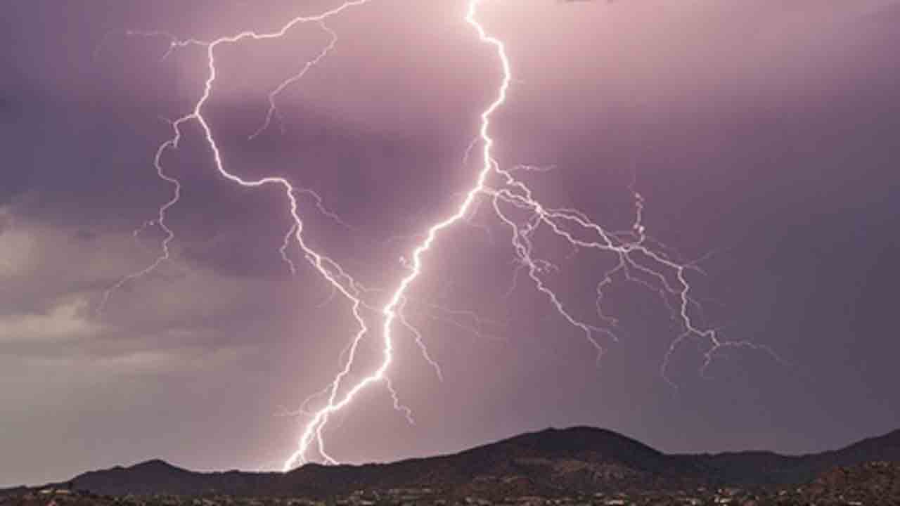Lightning Strikes | 2 గంటల్లో 61 వేల పిడుగులు.. 12 మంది మృతి