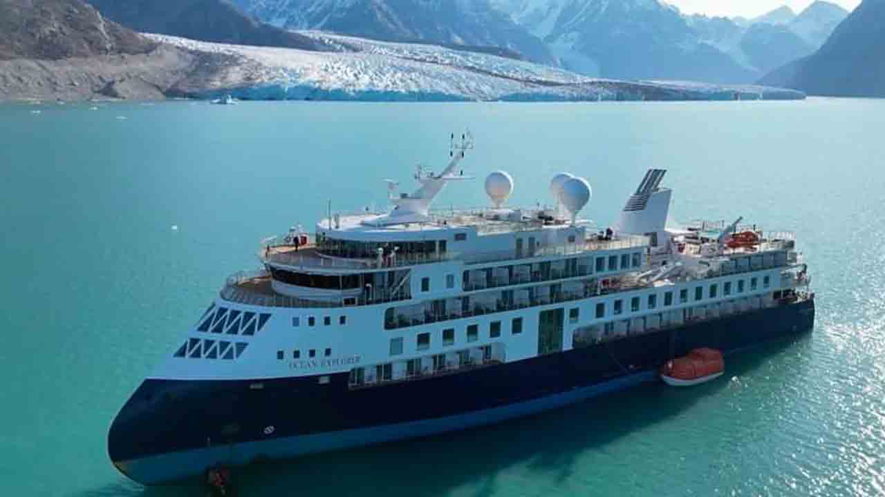 Luxury Cruise | 206 మంది ప్రయాణికులతో వెళ్తూ.. సముద్రంలో చిక్కుకుపోయిన లగ్జరీ క్రూయిజ్ షిప్