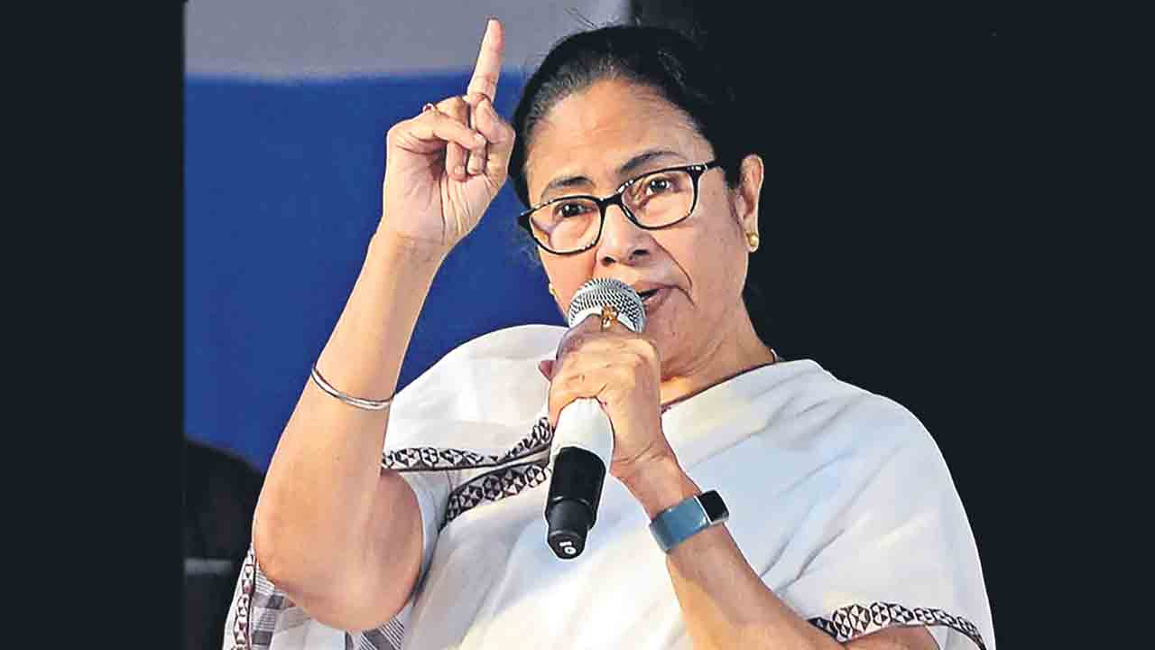 Mamata Benerjee |  ఇండియా కూటమిలో లుకలుకలు.. టీఎంసీ, సీపీఎంలలో ఎవరు కావాలో తేల్చుకోండి: బెంగాల్‌ సీఎం మమత
