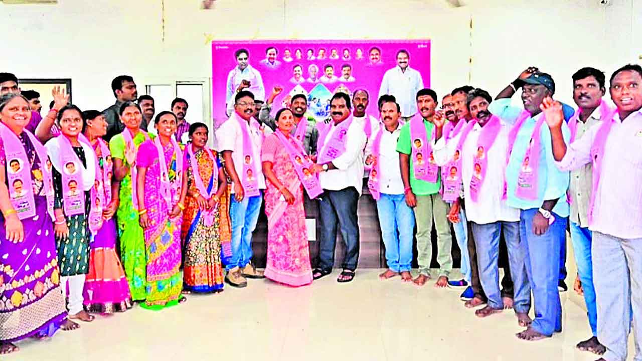అభివృద్ధిని చూసే బీఆర్‌ఎస్‌కు ఆదరణ
