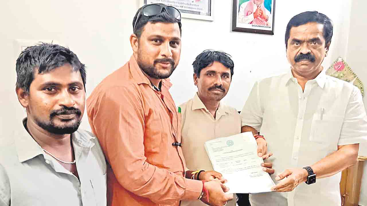 బీజేపీ కార్యకర్తకు సీఎంఆర్ఎఫ్ సాయం.. చెక్కు అందజేసిన ఎమ్మెల్యే చిట్టెం రామ్మోహన్ రెడ్డి