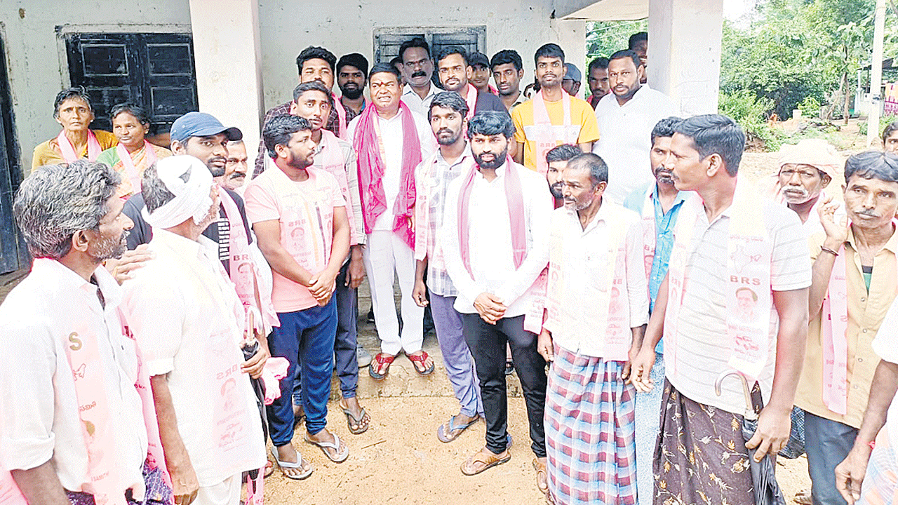 బీఆర్‌ఎస్‌లో వలసల జోరు