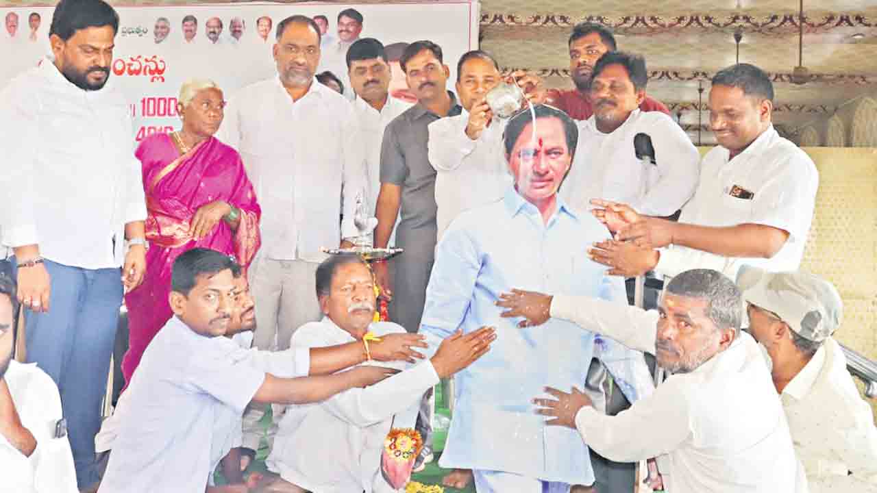 దివ్యాంగులకు అండగా సీఎం కేసీఆర్‌