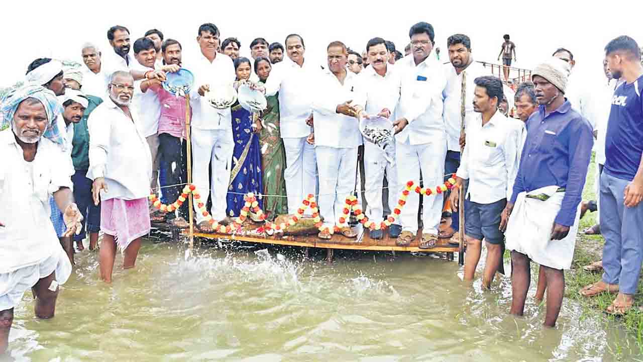 మత్స్యకారుల సంక్షేమానికి కృషి