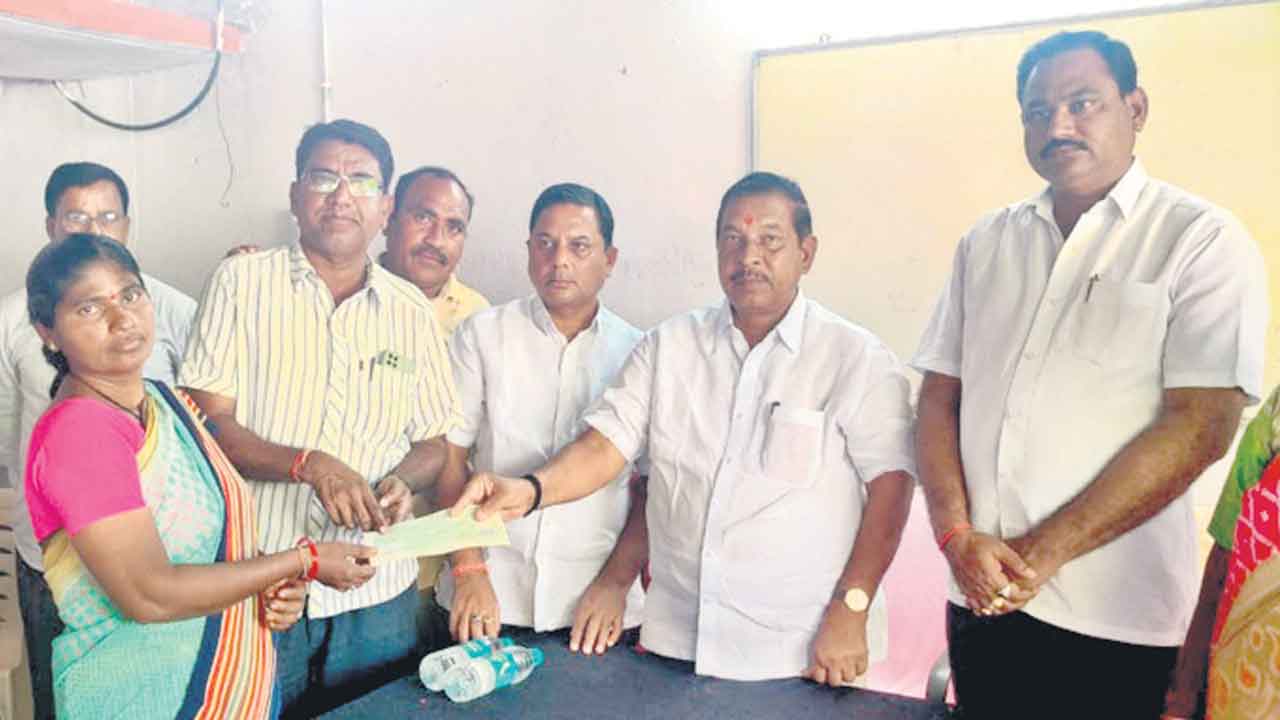 కేసీఆర్‌ పాలనలో వెలుగులు