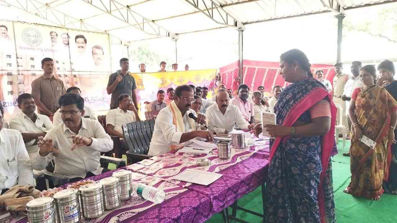 పేదలకు అండగా ప్రభుత్వం