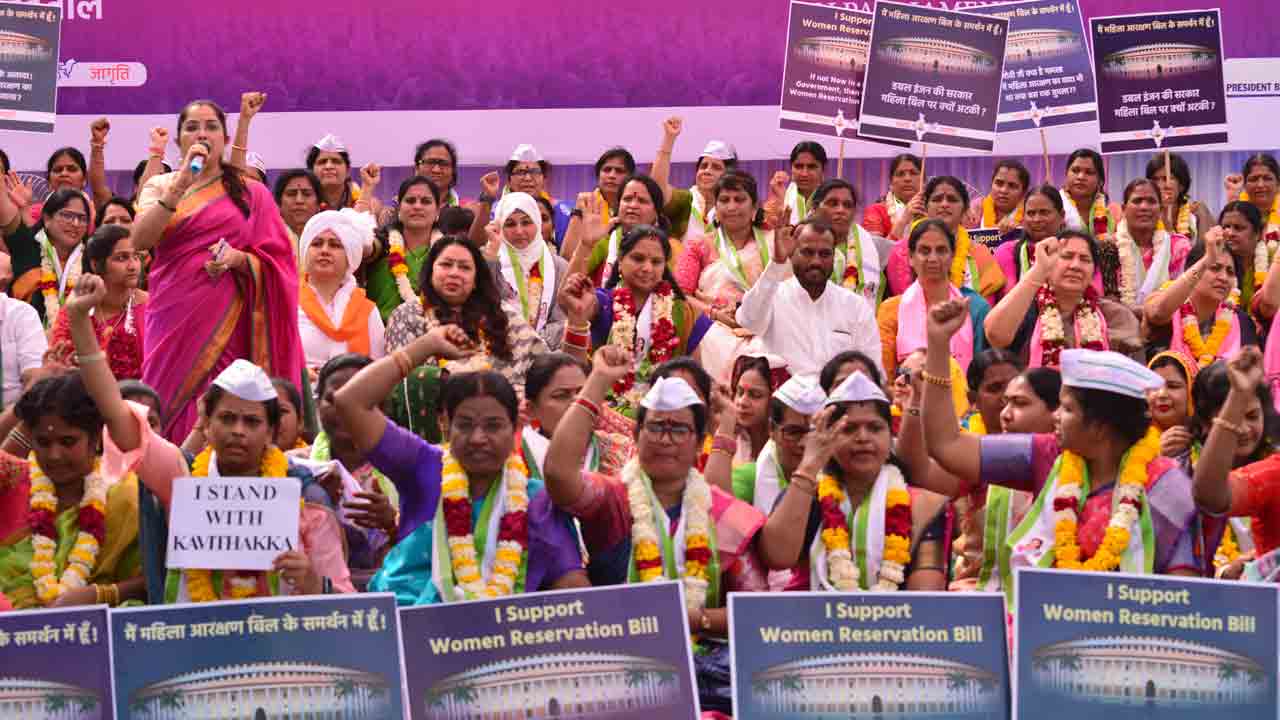 మహిళా బిల్లుపె మడమతిప్పని పోరు