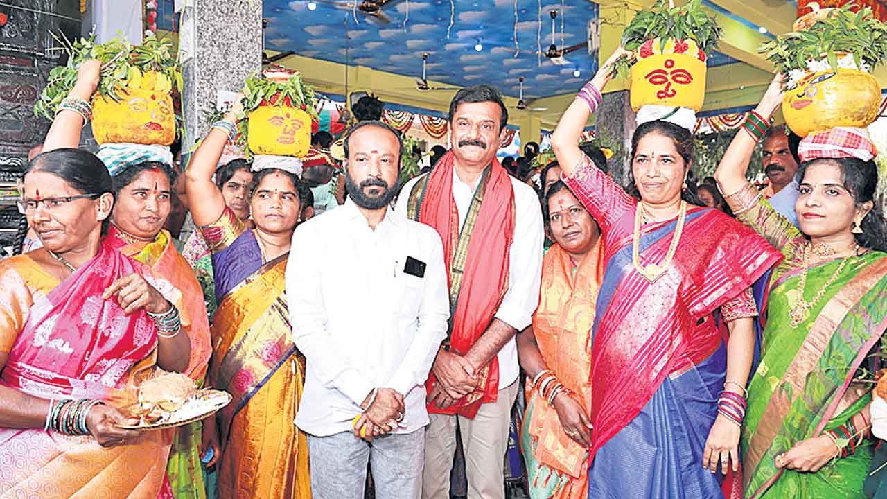 కేసీఆర్‌ పాలనలో భక్తిభావం