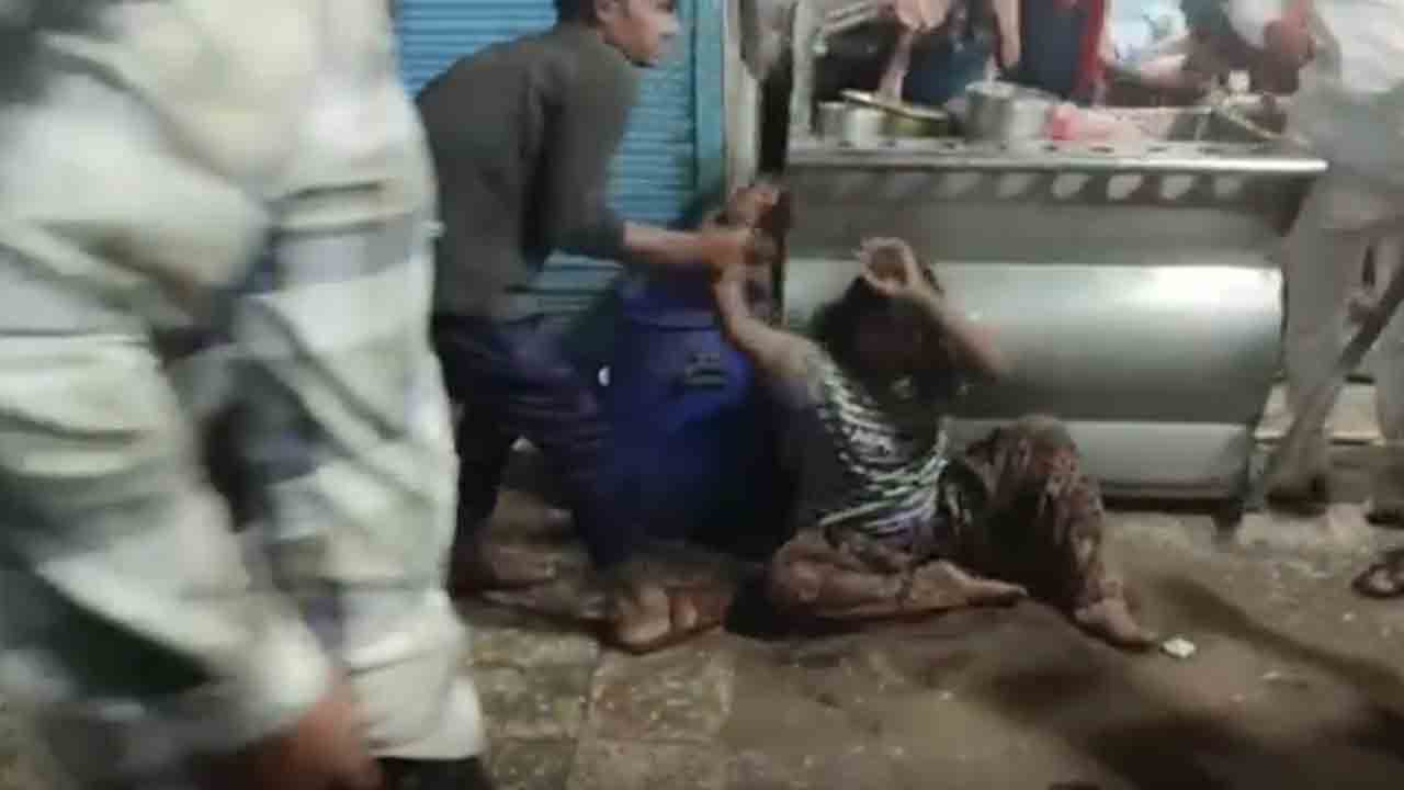 MP woman dragged, kicked | మధ్యప్రదేశ్‌లో మరో దారుణం.. శిశువుకు పాల కోసం వెళ్లిన   మహిళను ఈడ్చి కొట్టిన వైనం