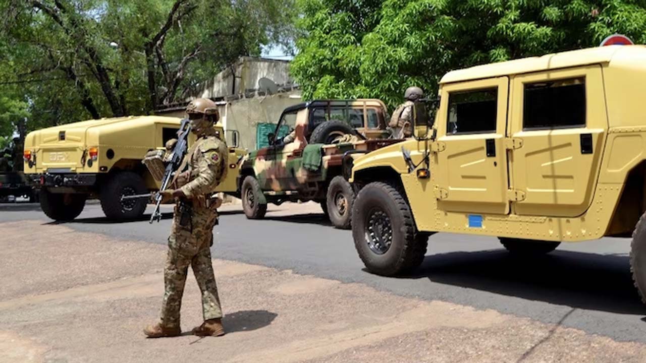 Mali Attack | మాలిలో ఉగ్రవాదుల ఘాతుకం.. సైనిక స్థావరం, ప్రయాణికుల పడవపై దాడి.. 64 మంది మృతి