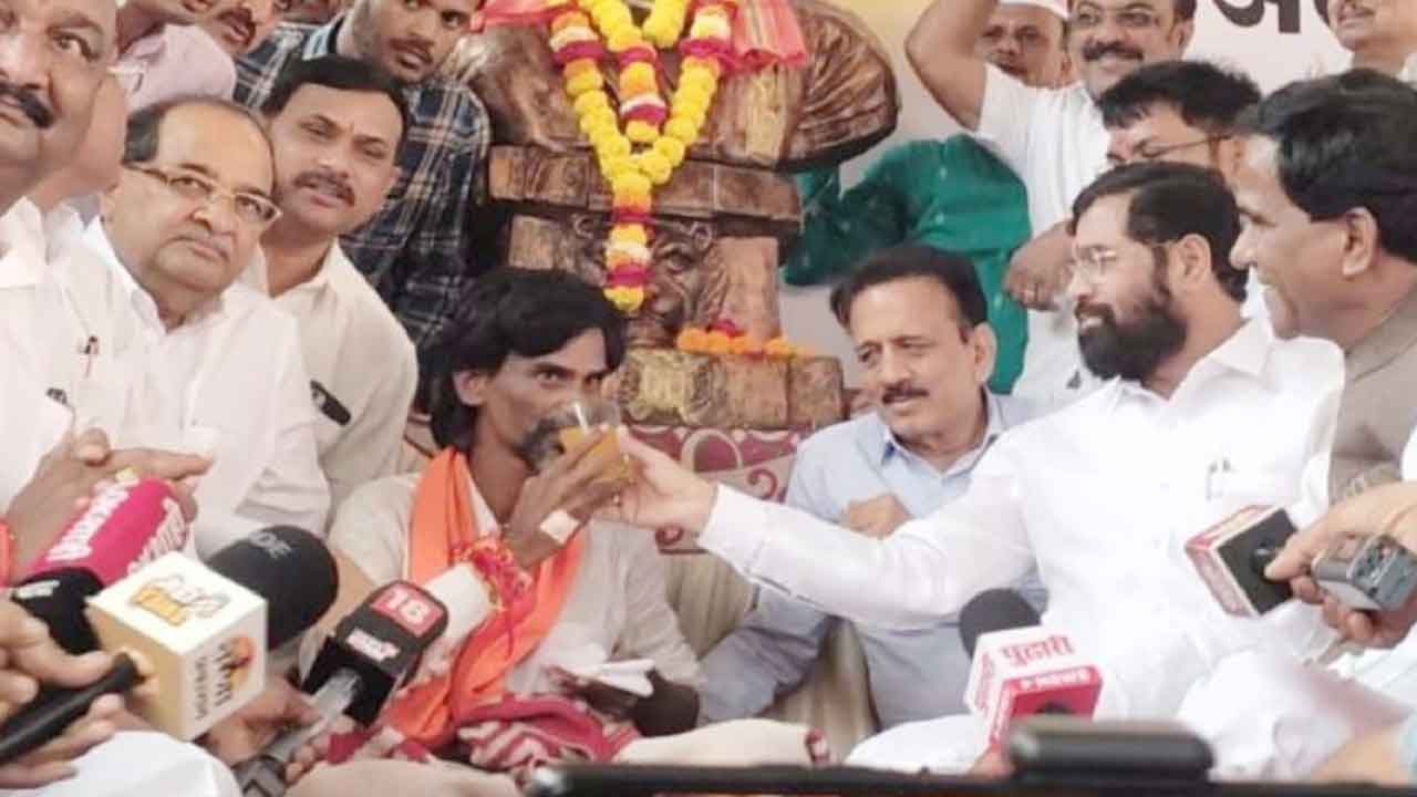 మరాఠా కోటా ఉద్యమనేత దీక్ష విరమణ