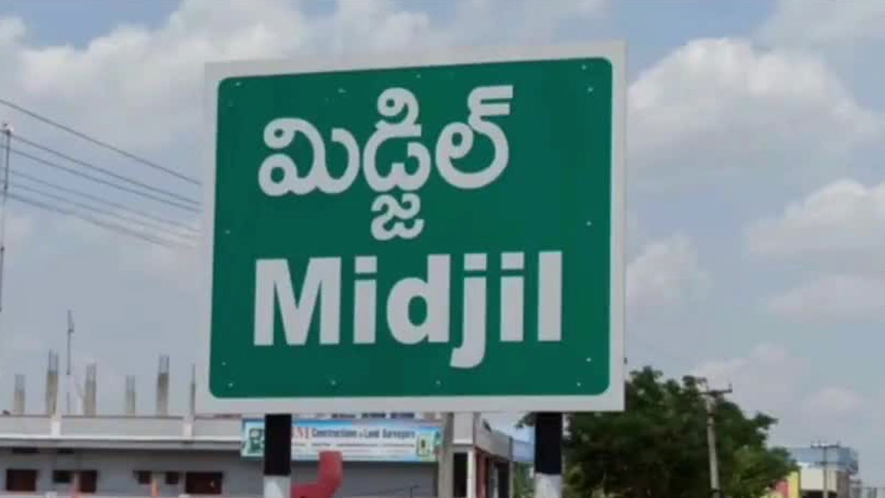 ‘దుందుభి’లో చిక్కుకున్న మహిళలను కాపాడిన పోలీసులు