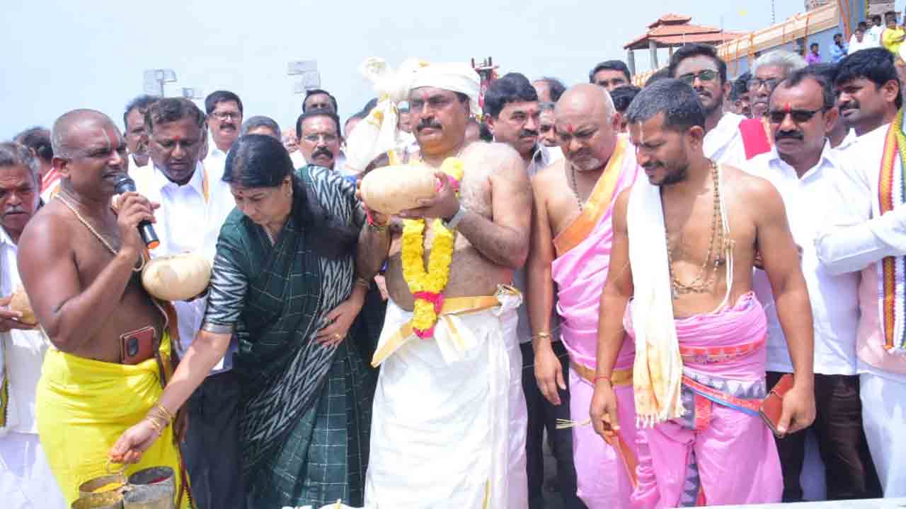 Minister Errabelli | ఆగమ శాస్త్రాల ప్రకారమే విగ్రహాల పున: ప్రతిష్ఠాపన : మంత్రి ఎర్రబెల్లి దయాకర్‌ రావు