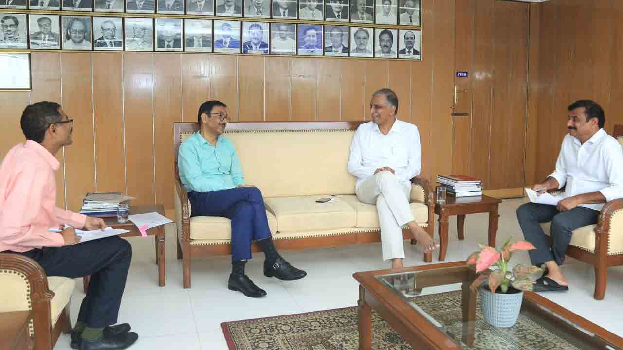 Minister Harish Rao | సిద్దిపేట నుంచి తిరుపతి, బెంగళూర్‌కు రైళ్లు ప్రారంభించాలి : మంత్రి హరీష్‌రావు