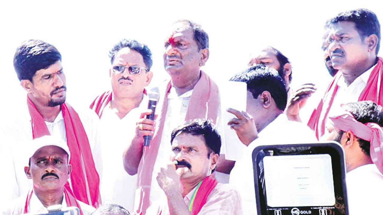 కాంగ్రెస్‌ హామీలన్నీ వట్టివే