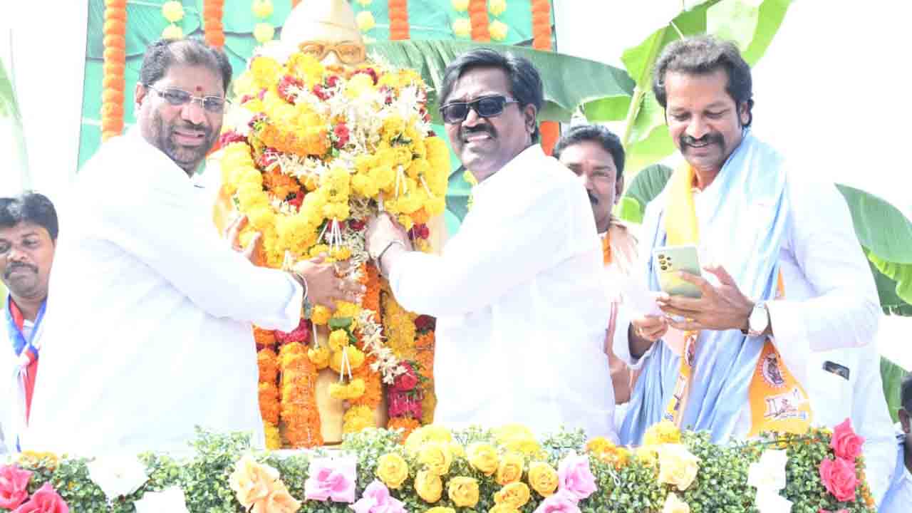 Minister Puvvada | ఆచార్య కొండా లక్ష్మణ్ బాపూజీ జయంతి.. నివాళులర్పించిన మంత్రి పువ్వాడ, ఎంపీ నామా