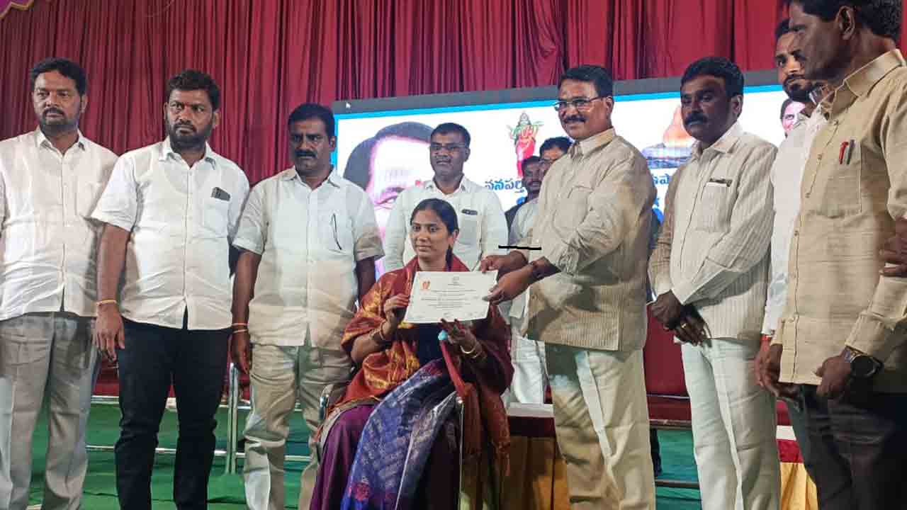 ముందుచూపుతో విద్యాసంస్థల స్థాపన