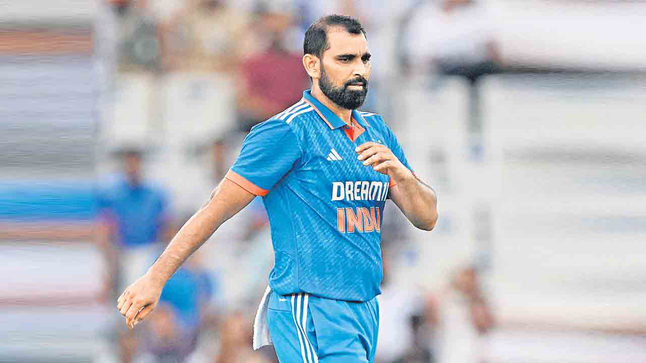 Team India |  తొలి వన్డేలో ఆసీస్‌పై భారత్‌ జయభేరి.. ఐదు వికెట్లతో విజృంభించిన షమీ