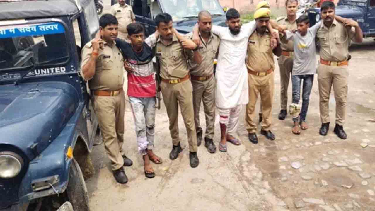 Molesters Shot by Police | విద్యార్థిని చున్నీ లాగి వేధించి ఆమె మృతి కారణమైన ఆకతాయిలపై పోలీస్‌   కాల్పులు