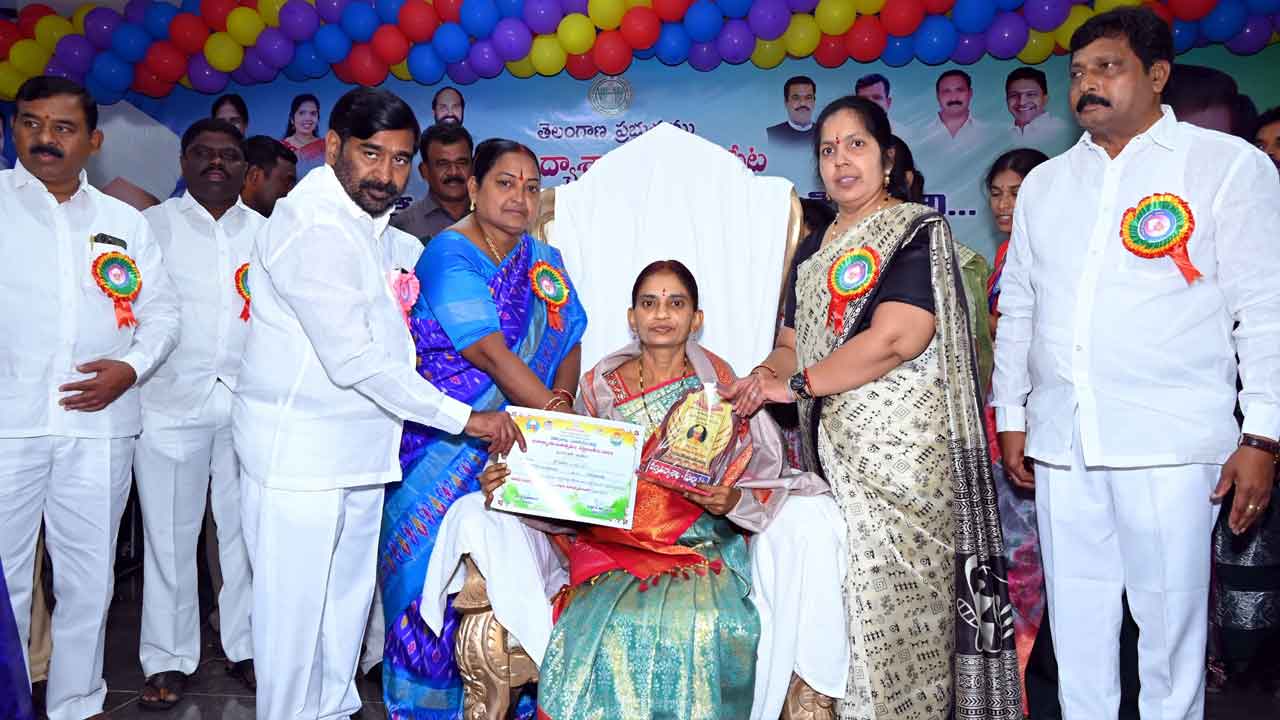 సమాజానికి దిక్సూచి ఉపాధ్యాయులు