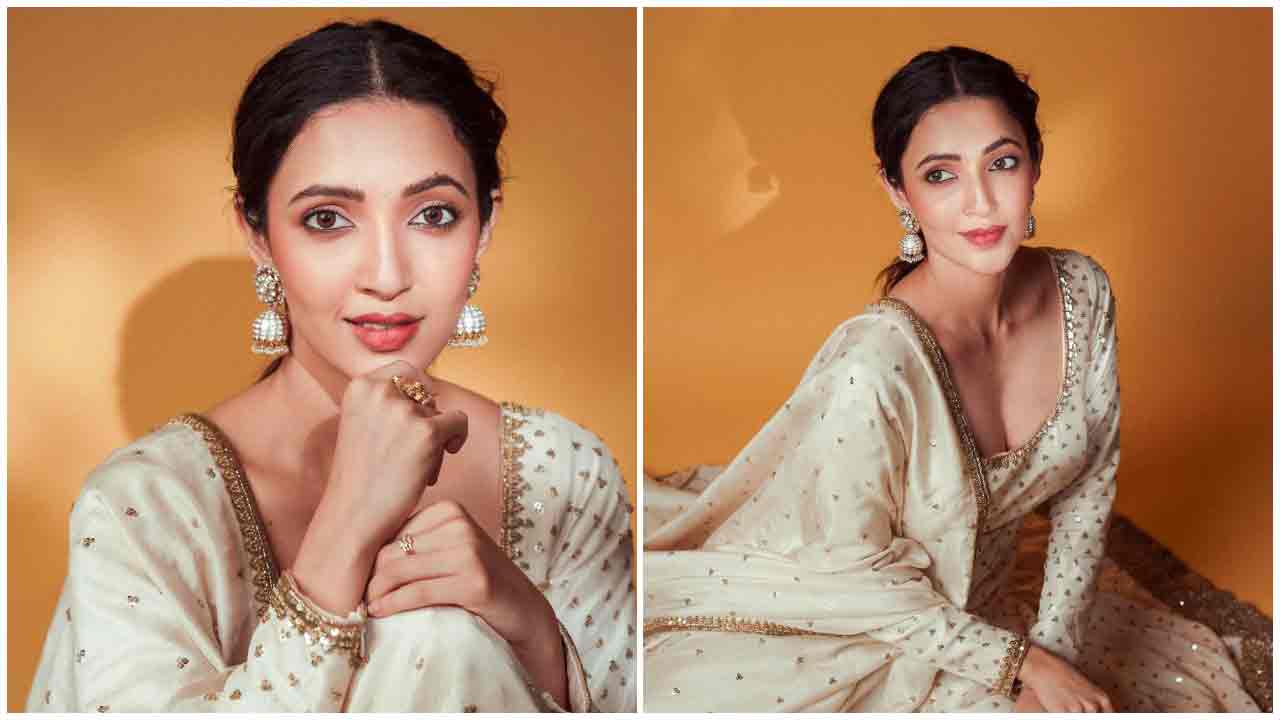Neha Shetty | కాటుక కన్నులతో మెస్మరైజ్ చేస్తున్న నేహా శెట్టి..