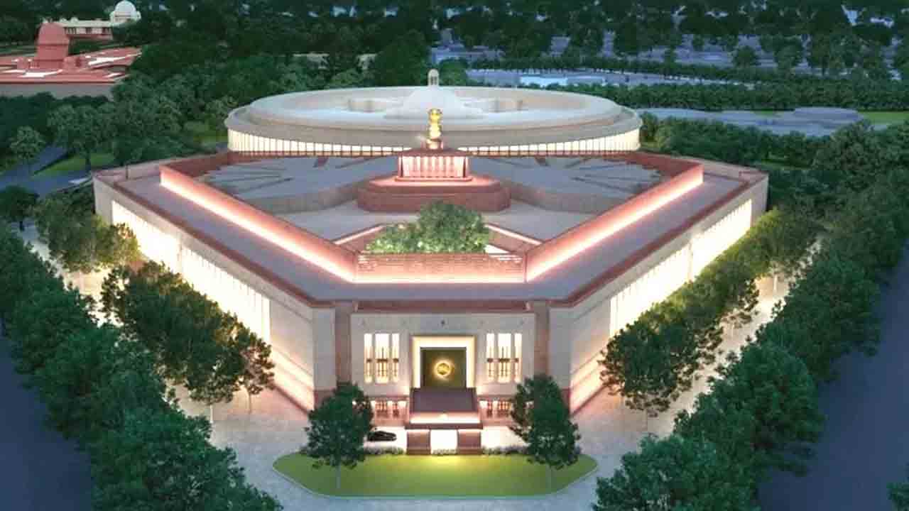 Special Parliament Session | కొత్త భవనంలో ప్రత్యేక సమావేశాల వేళ.. హౌస్‌ ఉద్యోగుల కోసం కొత్త యూనిఫాం..!