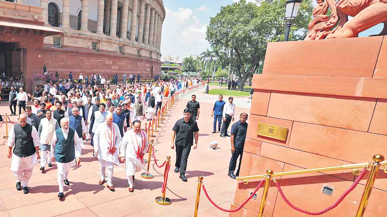 Women’s Reservation Bill | మహిళల ఓట్ల కోసం కాంగ్రెస్‌, బీజేపీ పాకులాట.. మహిళా రిజర్వేషన్‌ బిల్లు క్రెడిట్‌ తమదేనని తగవులాట