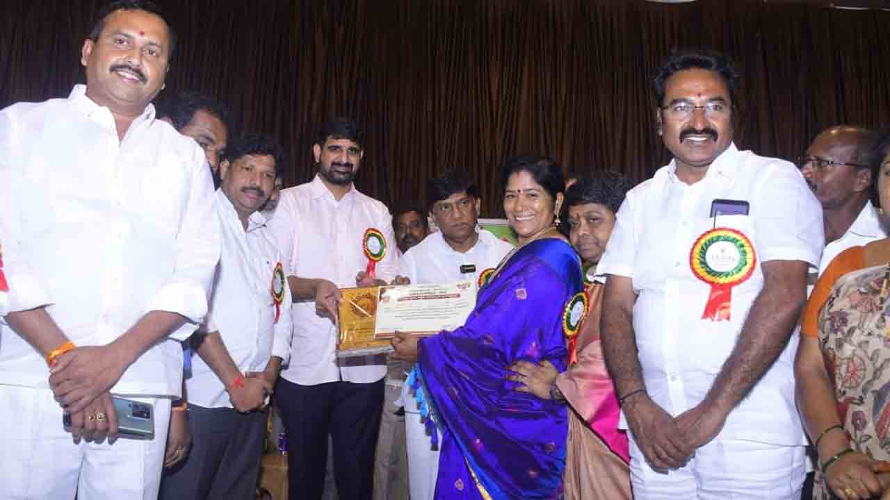 ఉపాధ్యాయులే మార్గదర్శకులు