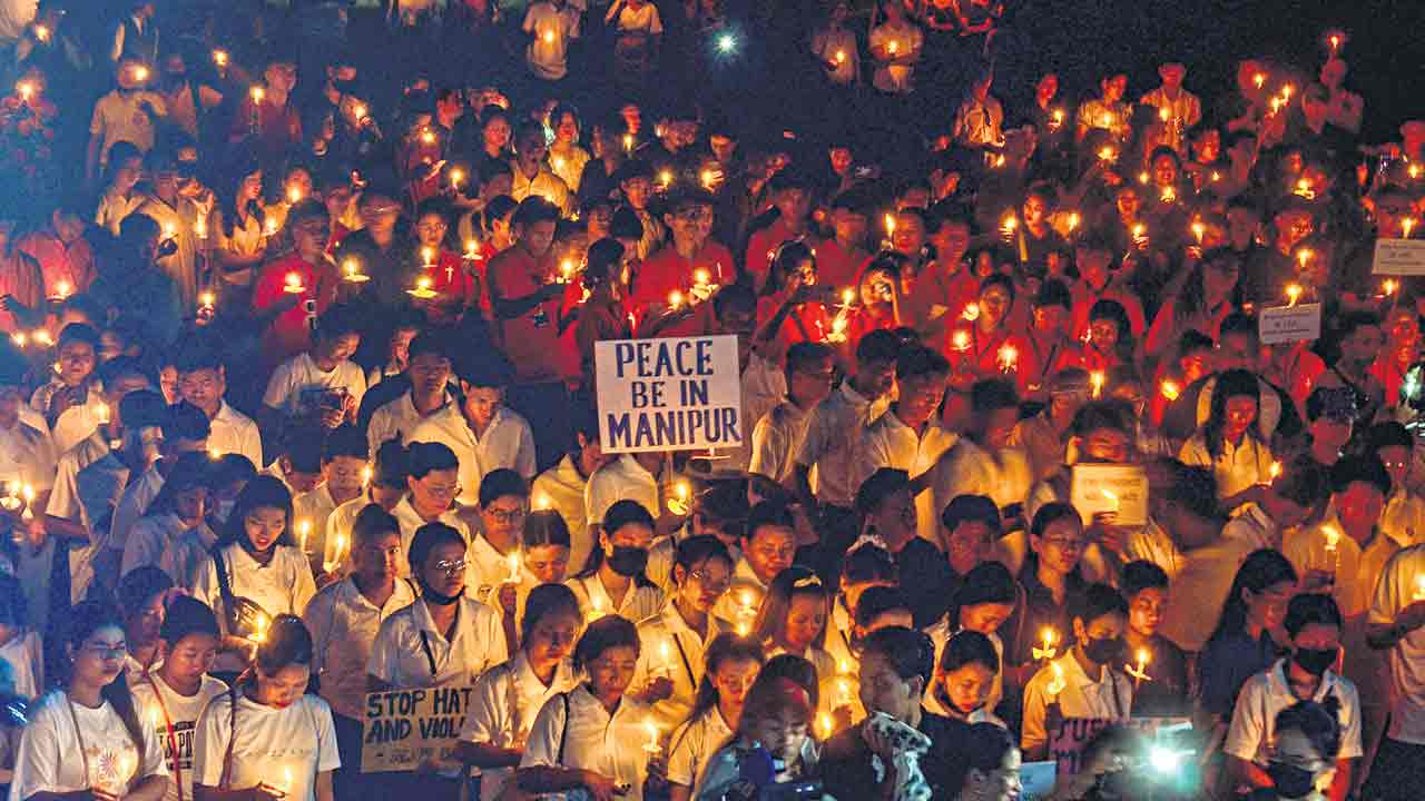 Manipur Riots |  కట్టుబట్టలతో వెళ్లగొట్టారు.. ఇంఫాల్‌ నుంచి కుకీ తెగ కుటుంబాలను బలవంతంగా తరలించిన ప్రభుత్వం