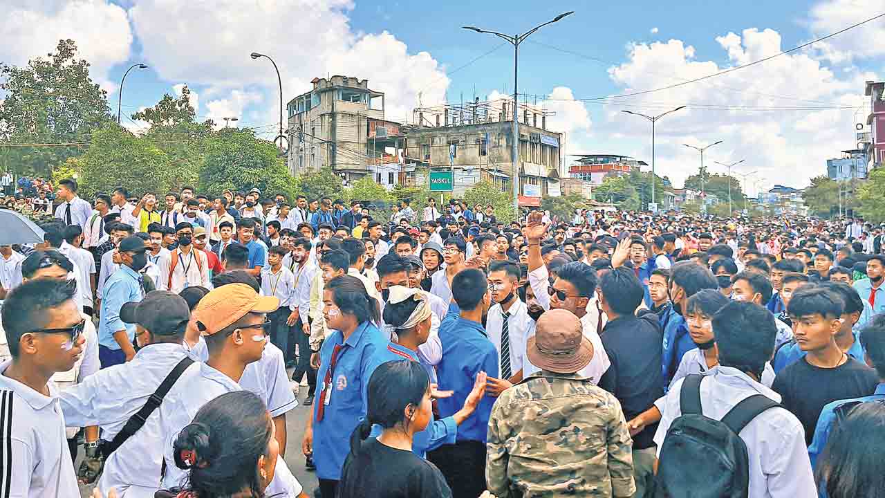 Manipur | మణిపూర్‌లో విద్యార్థుల హత్యతో మరోసారి ఉద్రిక్తతలు.. రాష్ట్రమంతా కల్లోలిత ప్రాంతంగా ప్రకటన