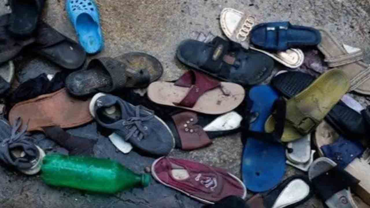 identify stolen shoes | ఏడేళ్ల కిందట గుడి బయట వ్యక్తి బూట్లు చోరీ.. గుర్తించాలంటూ పోలీసుల నుంచి   పిలుపు