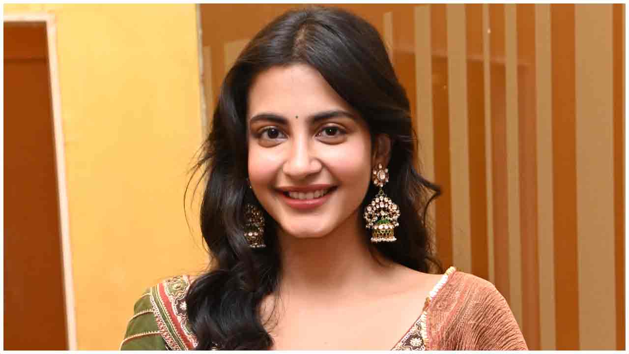 Pragathi Srivatsava | లెహంగా ఓణీలో పిచ్చెక్కిస్తున్న ప్రగతి శ్రీవాత్సవ..