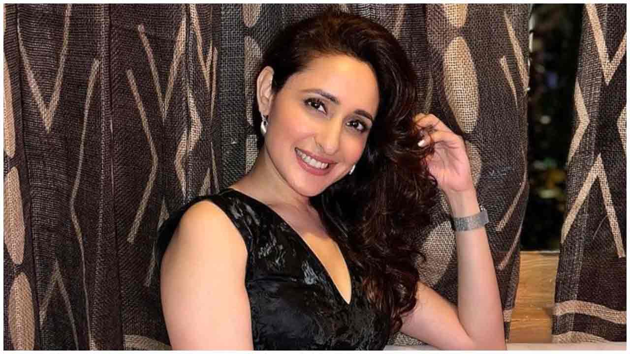 Pragya Jaiswal | చిట్టిపొట్టి దుస్తుల్లో కిర్రాక్ పుట్టిస్తున్న ప్రగ్యా జైస్వాల్..