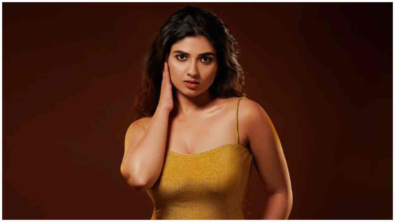 Pragya Nagra | ఓర చూపులతో మనసు దోచేస్తున్న ప్రజ్ఞా నగ్రా..